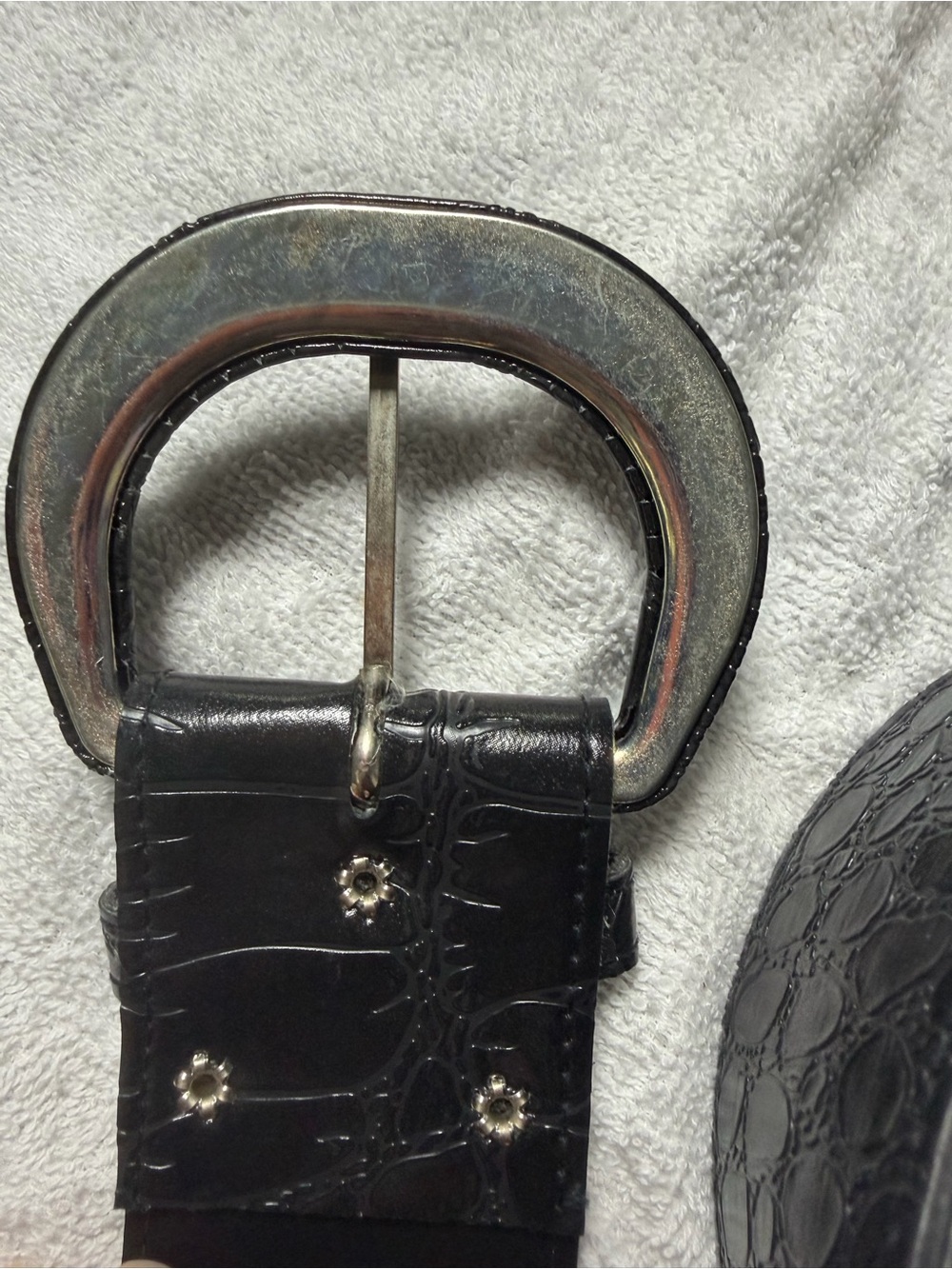 Black Croc-Embossed Leather Belt with Rounded Buckle 18 - Picture 3 of 6